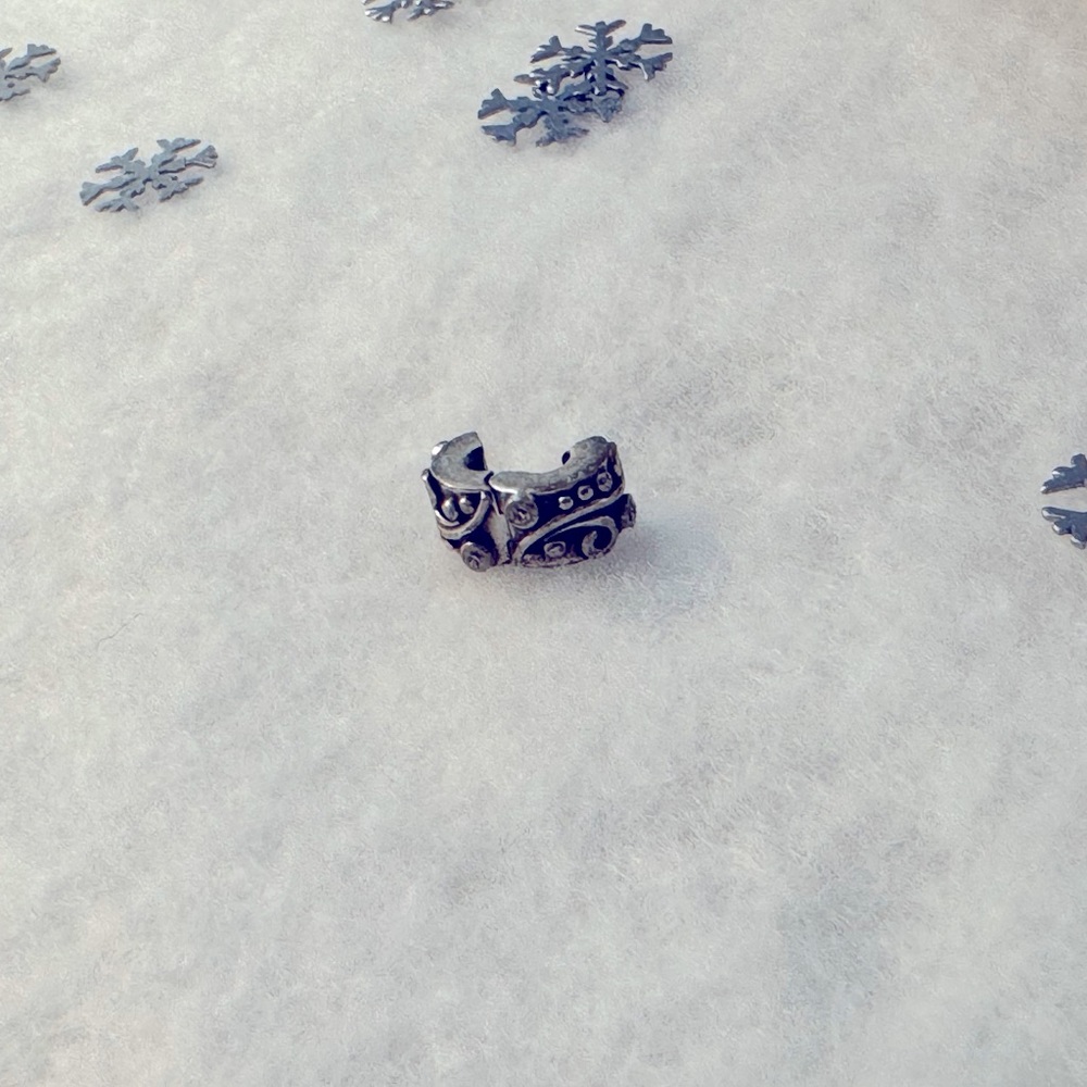 Pandora clip